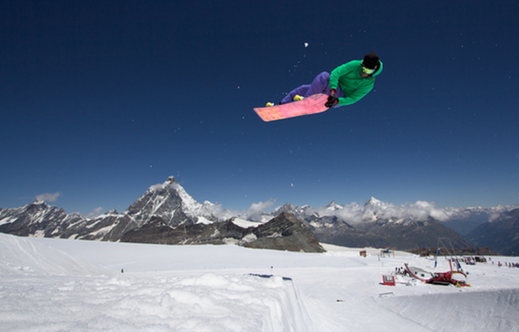 Ride Greener Ambassador Kesti gibt auf dem Zermatter Gletscher kräftig Gas!