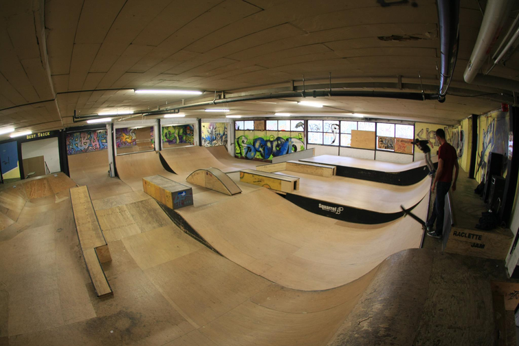 Wenn es draussen wieder einmal regnen sollte, ist der Skatepark immer eine gute Variante!