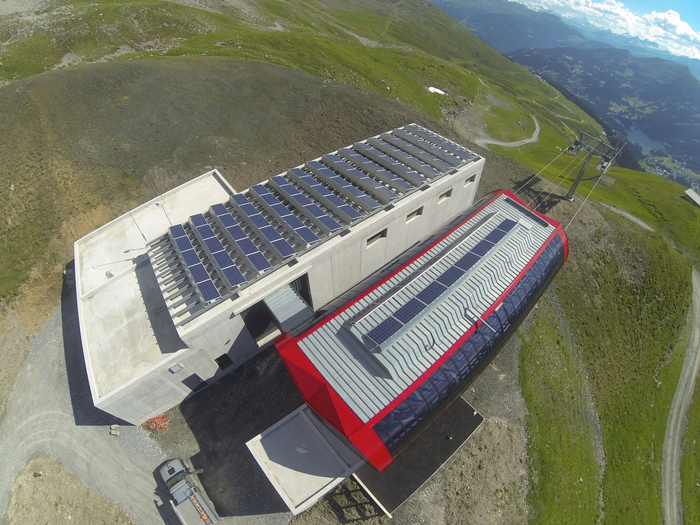 Solarpanels auf Sesselliftstation Lenzerheide